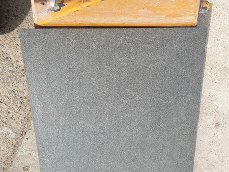 Padang Dark G654 płytki granitowe płomieniowane